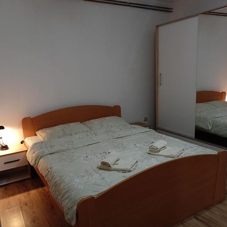 Apartmani Dora Leskovac Лесковац Екстер'єр фото