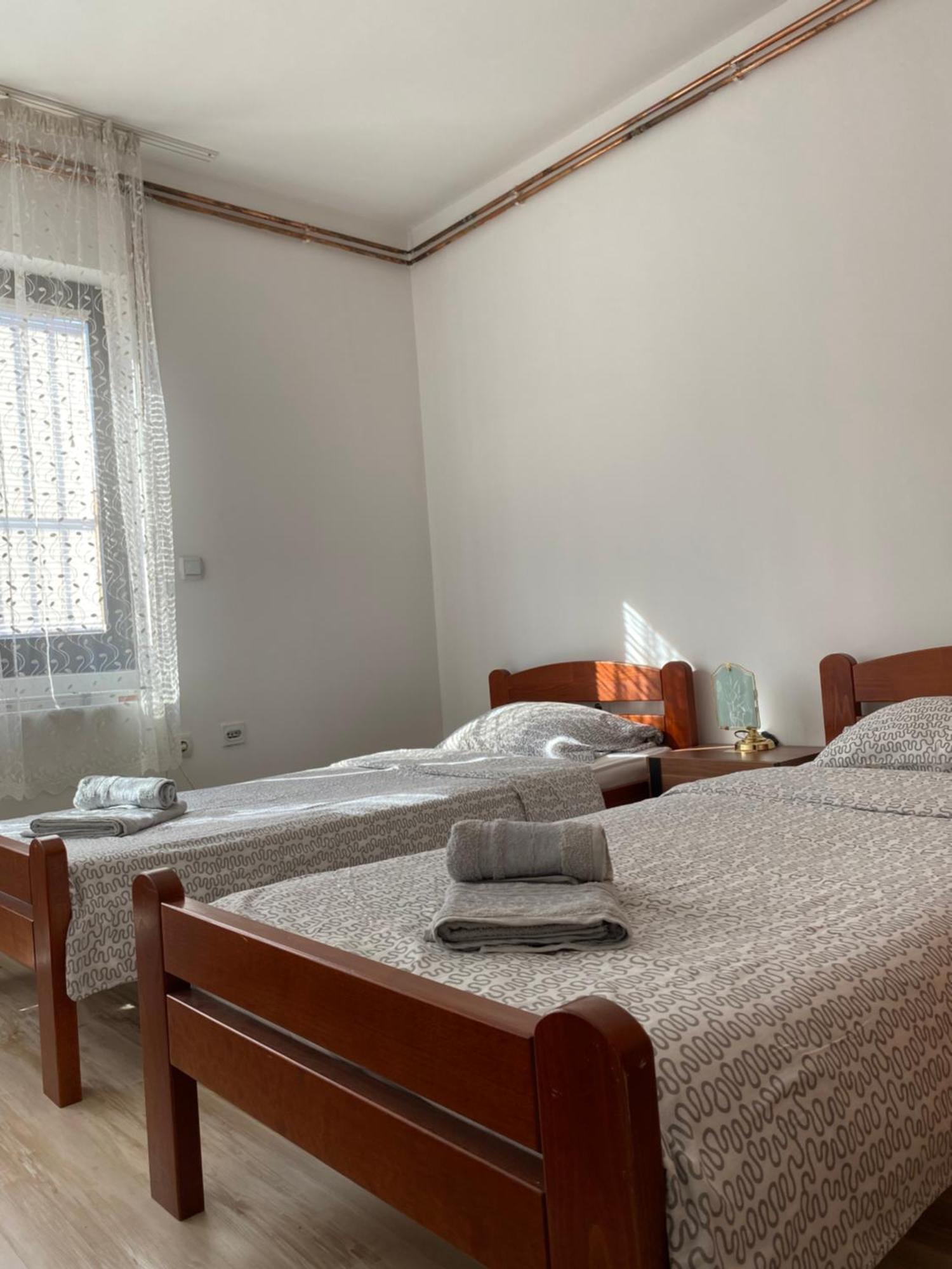 Apartmani Dora Leskovac Лесковац Екстер'єр фото