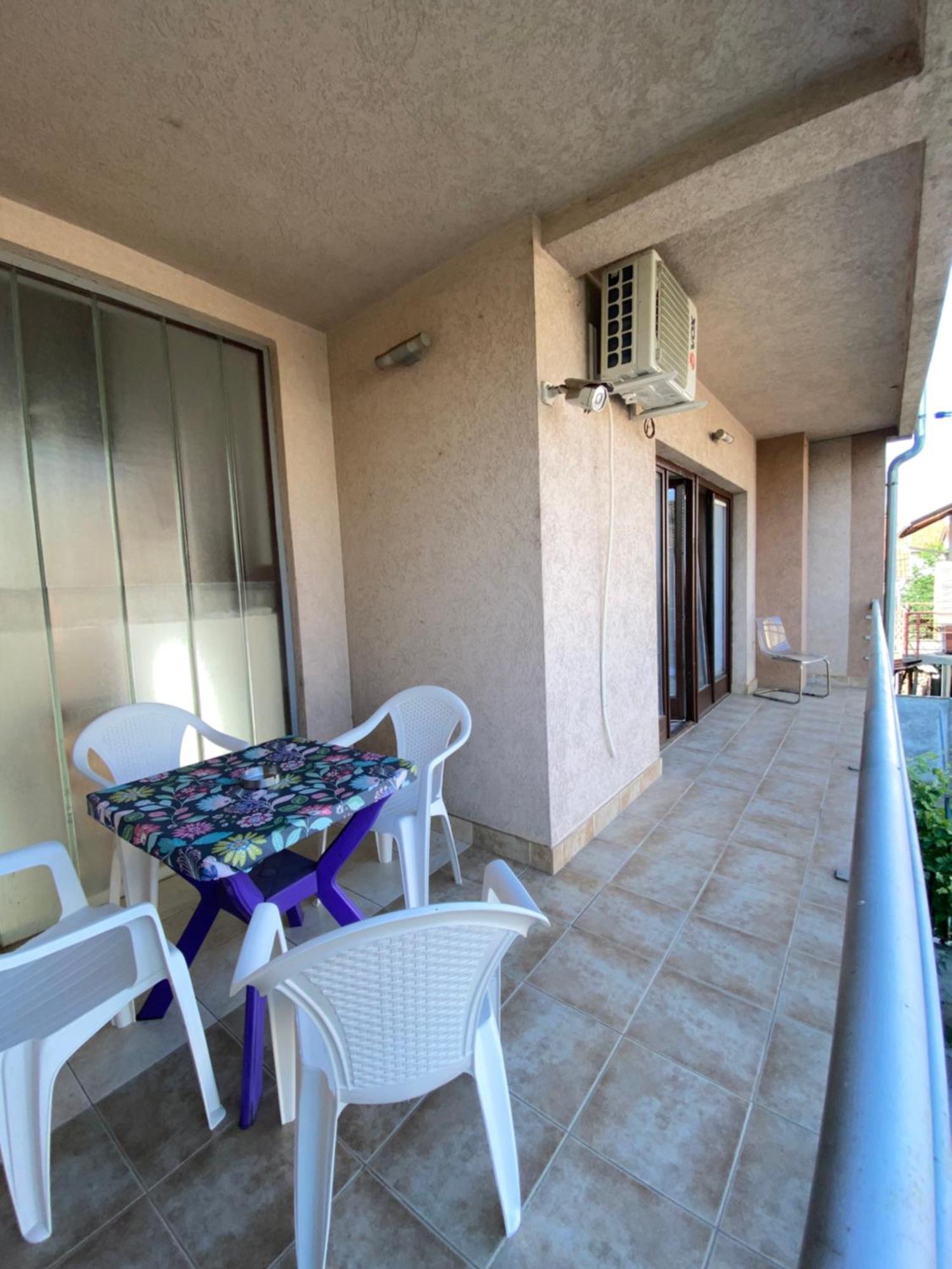Apartmani Dora Leskovac Лесковац Екстер'єр фото