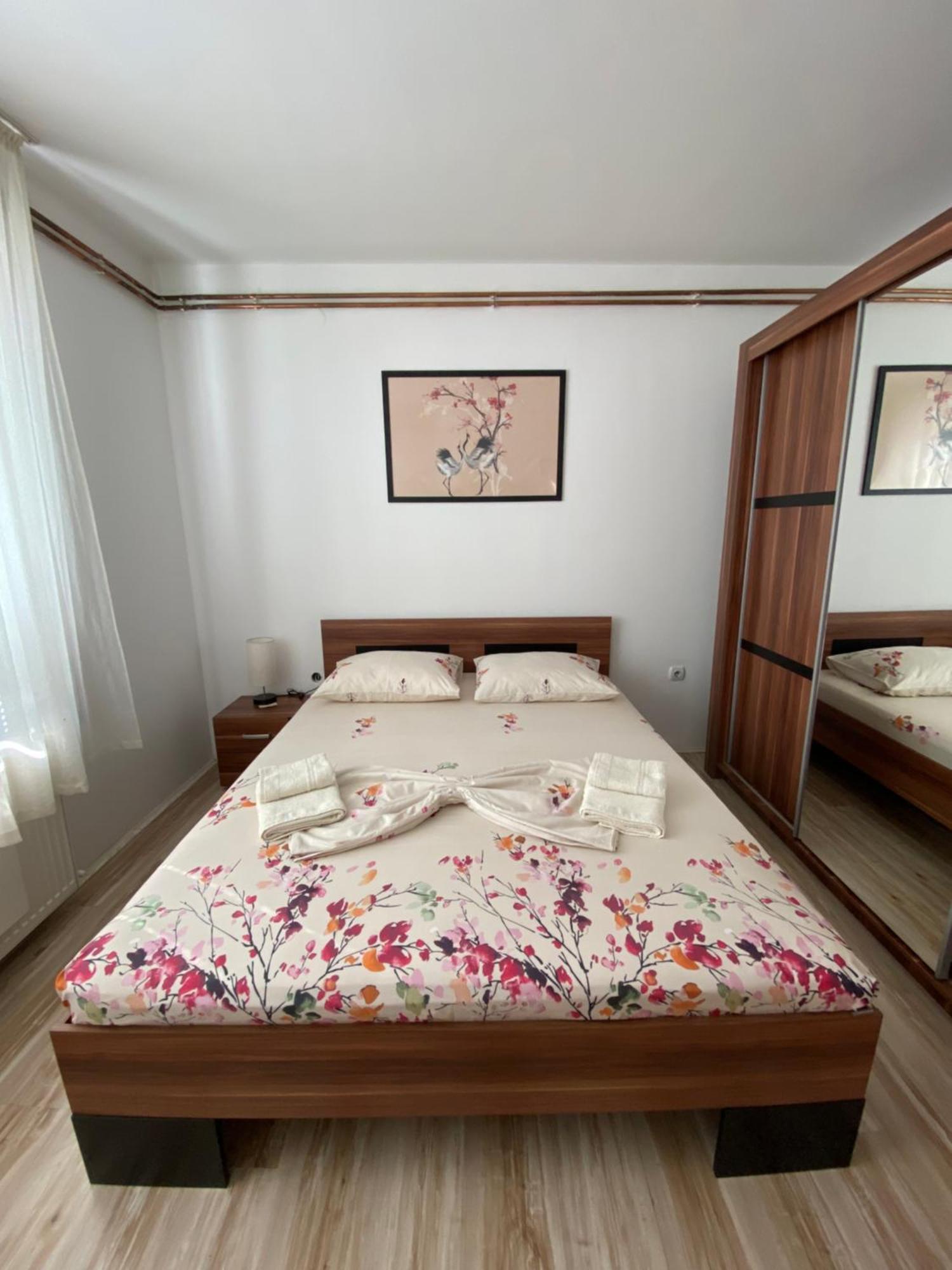 Apartmani Dora Leskovac Лесковац Екстер'єр фото