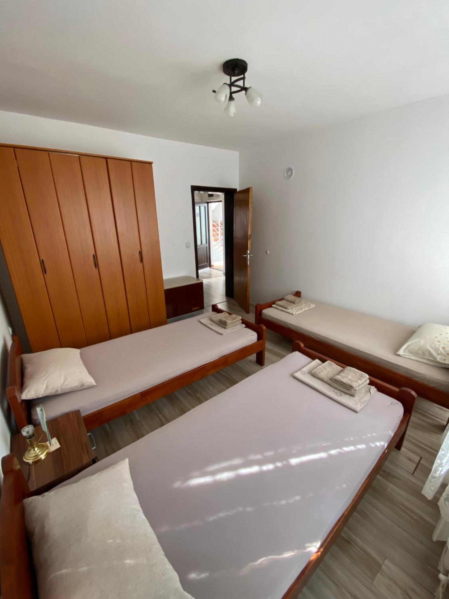 Apartmani Dora Leskovac Лесковац Екстер'єр фото
