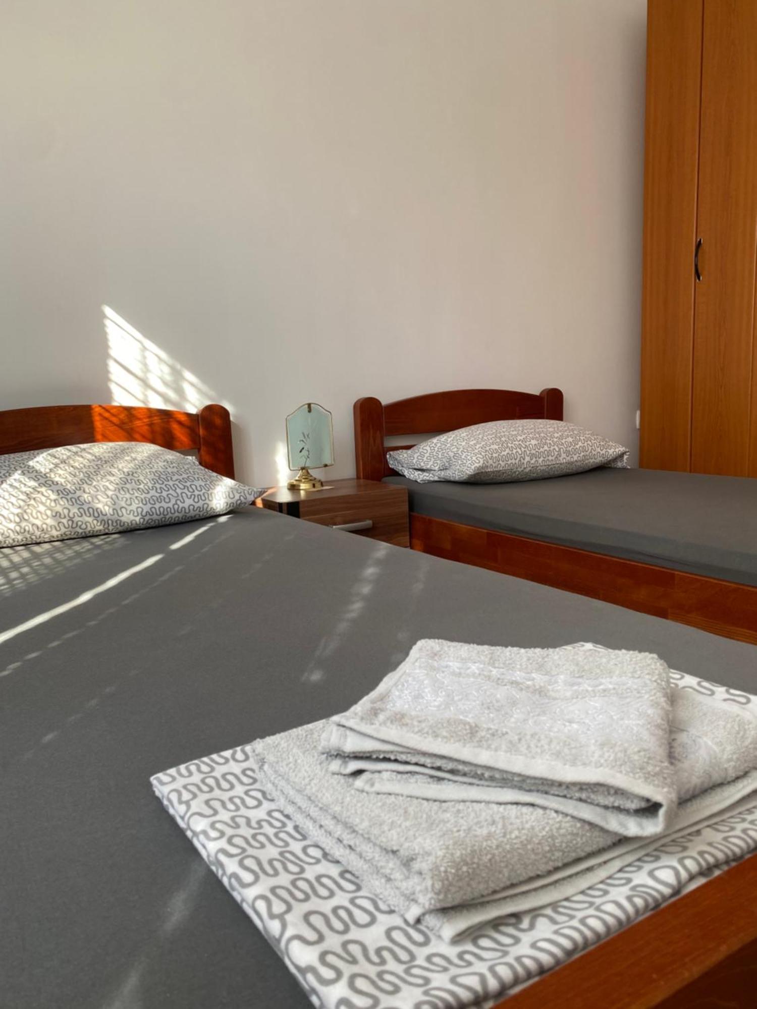 Apartmani Dora Leskovac Лесковац Екстер'єр фото