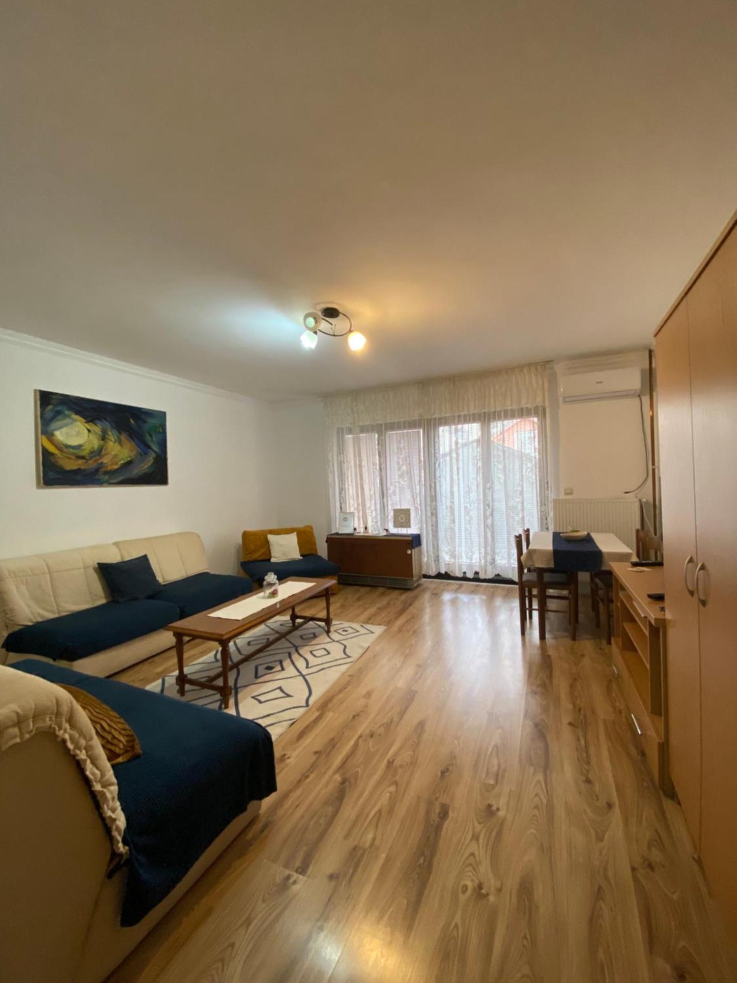 Apartmani Dora Leskovac Лесковац Екстер'єр фото