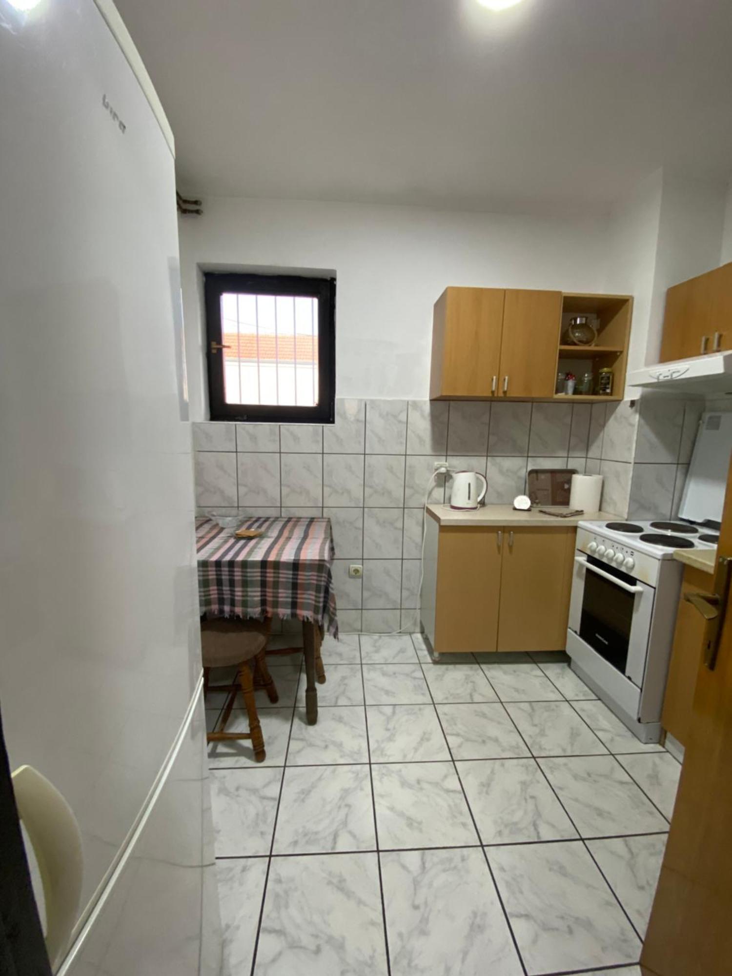 Apartmani Dora Leskovac Лесковац Екстер'єр фото