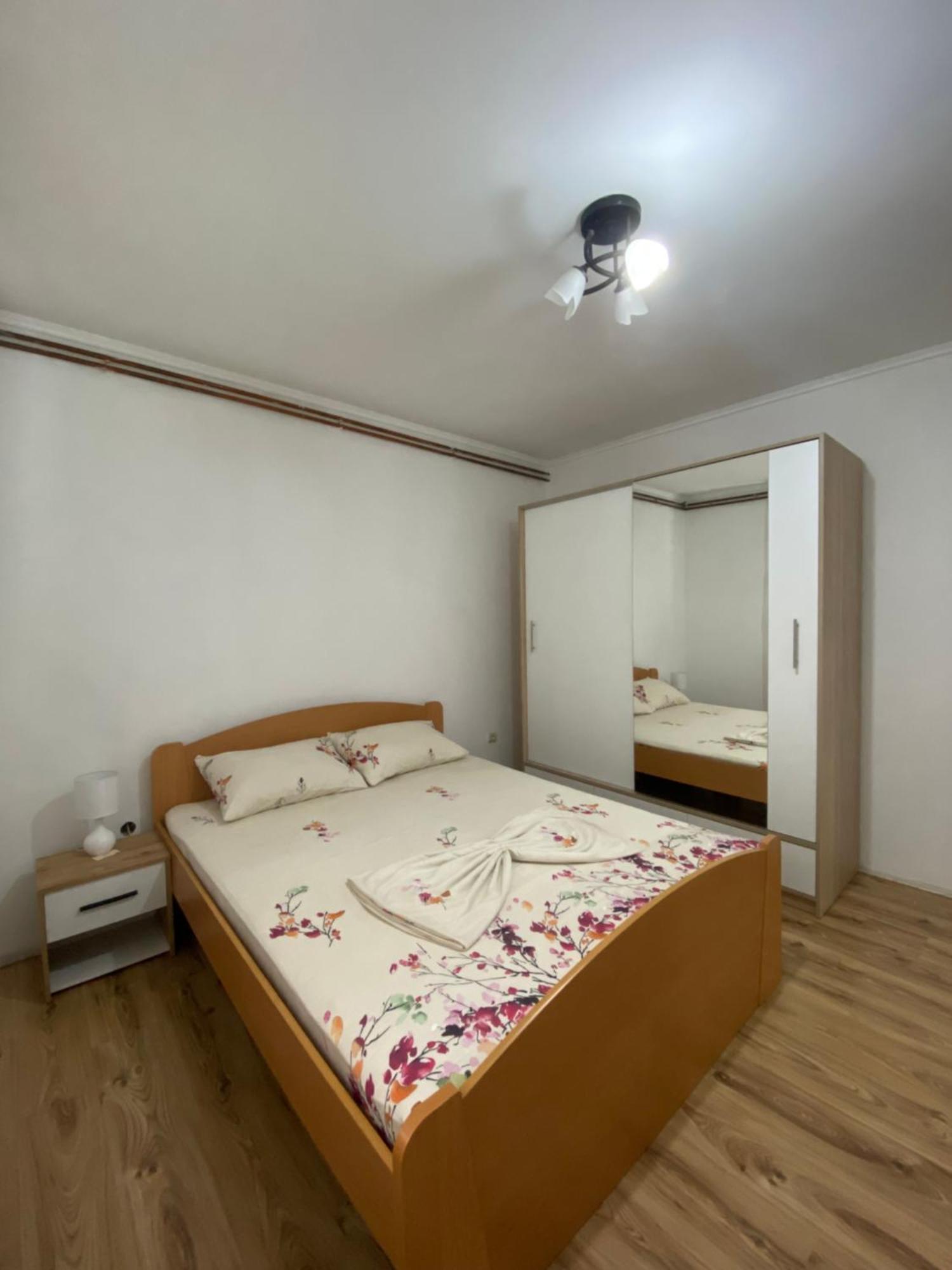 Apartmani Dora Leskovac Лесковац Екстер'єр фото