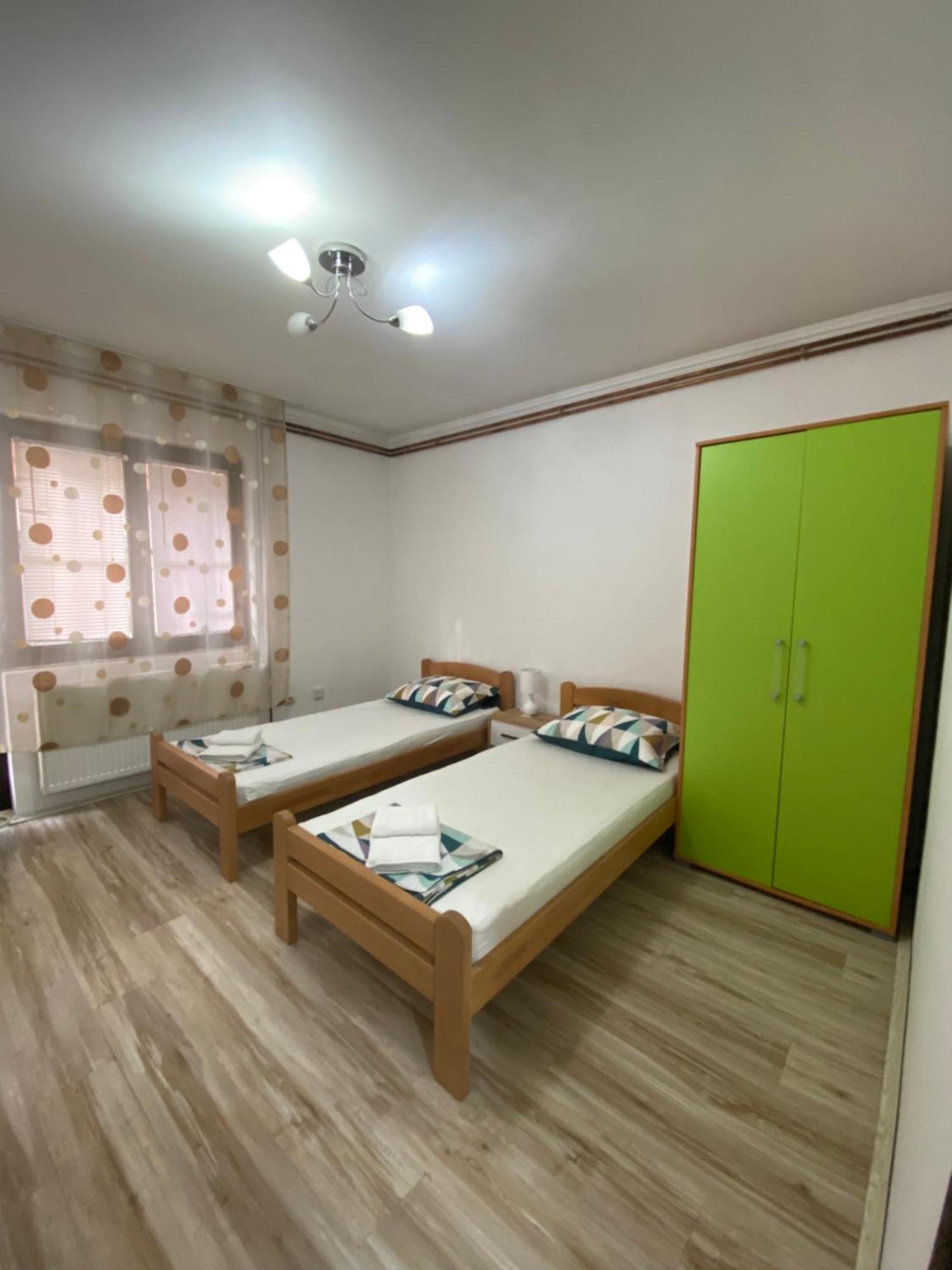 Apartmani Dora Leskovac Лесковац Екстер'єр фото