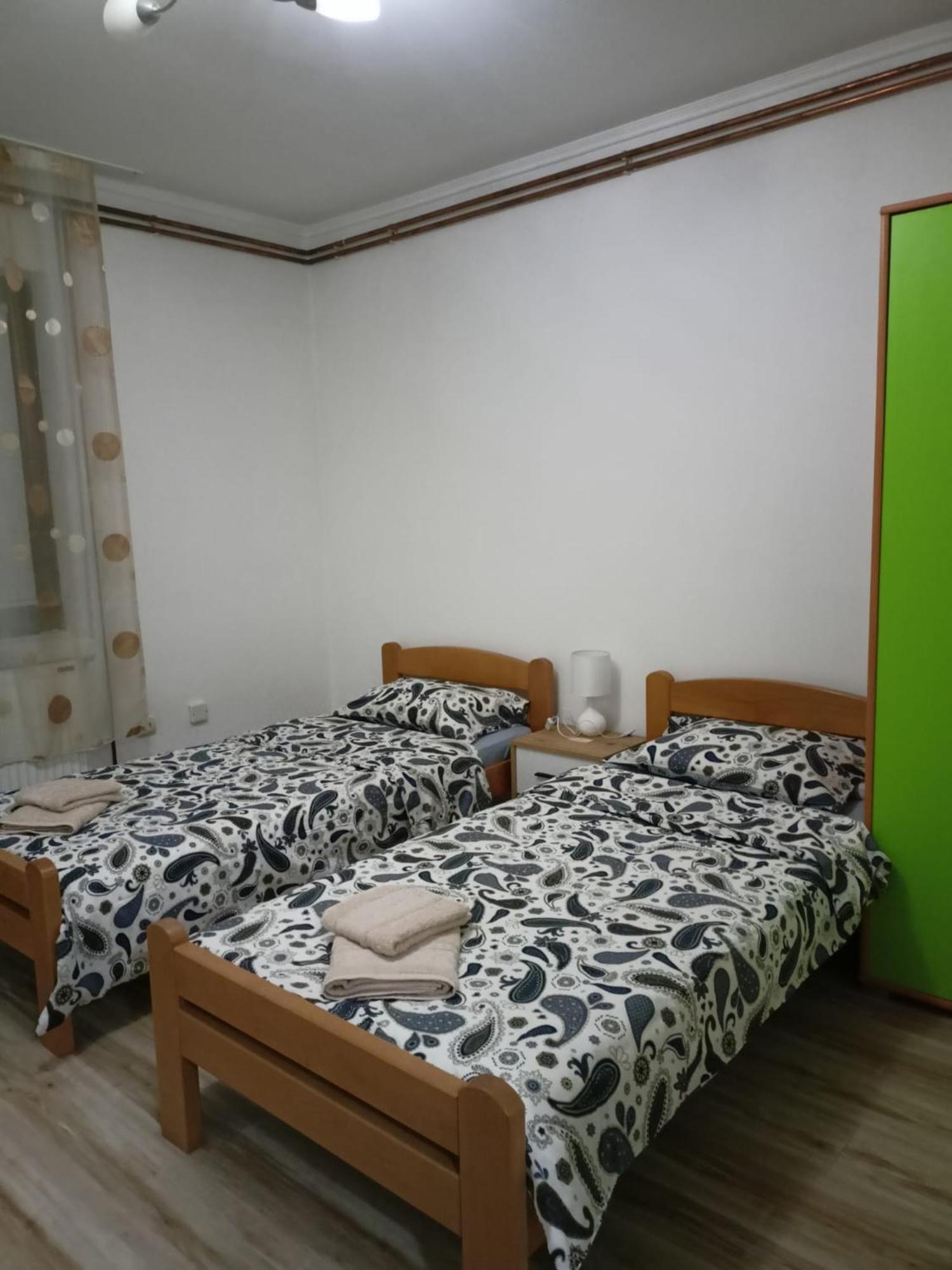 Apartmani Dora Leskovac Лесковац Екстер'єр фото