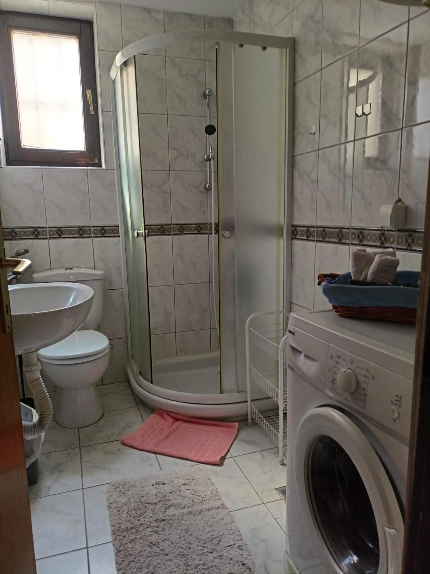 Apartmani Dora Leskovac Лесковац Екстер'єр фото