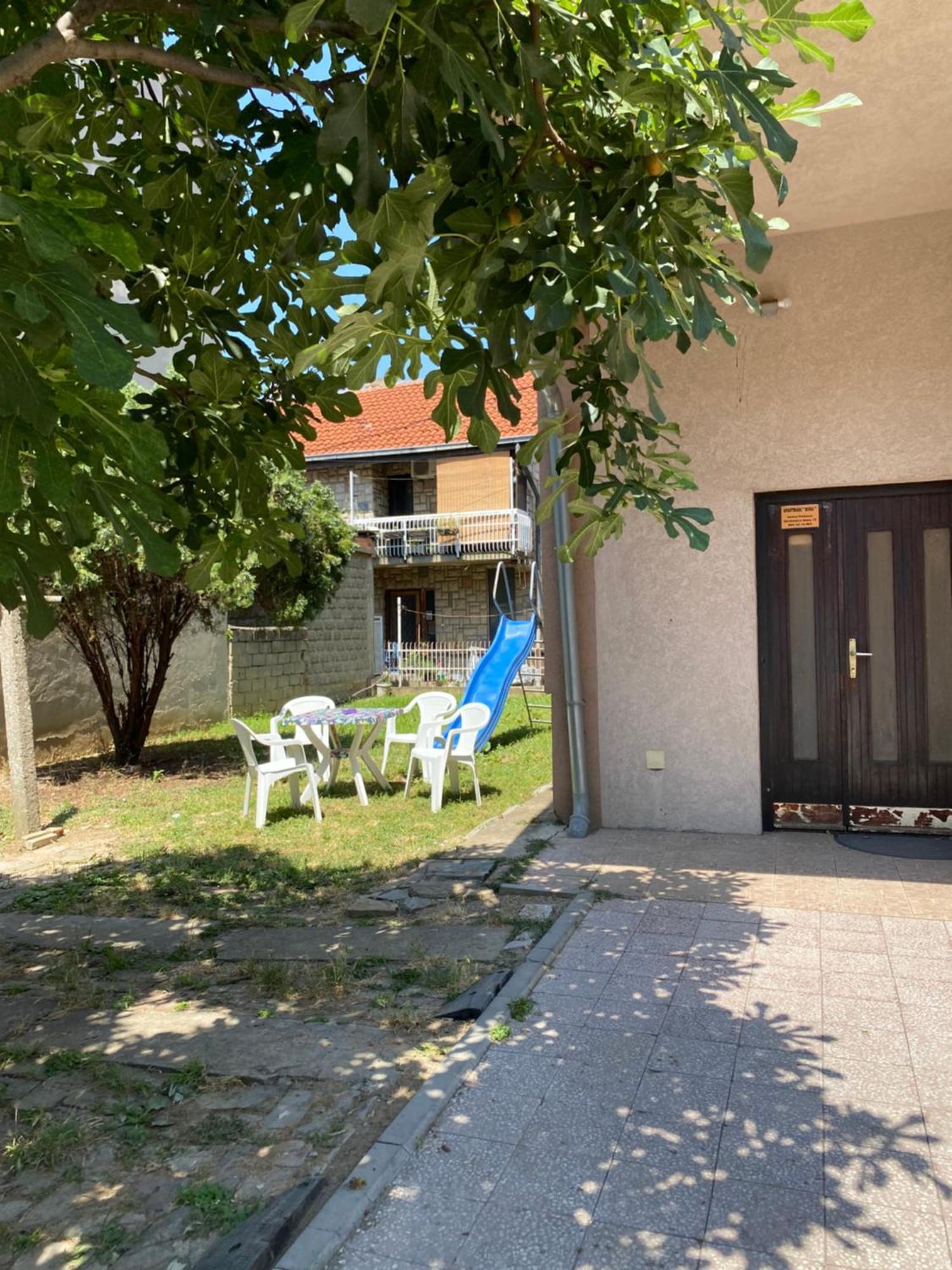 Apartmani Dora Leskovac Лесковац Екстер'єр фото