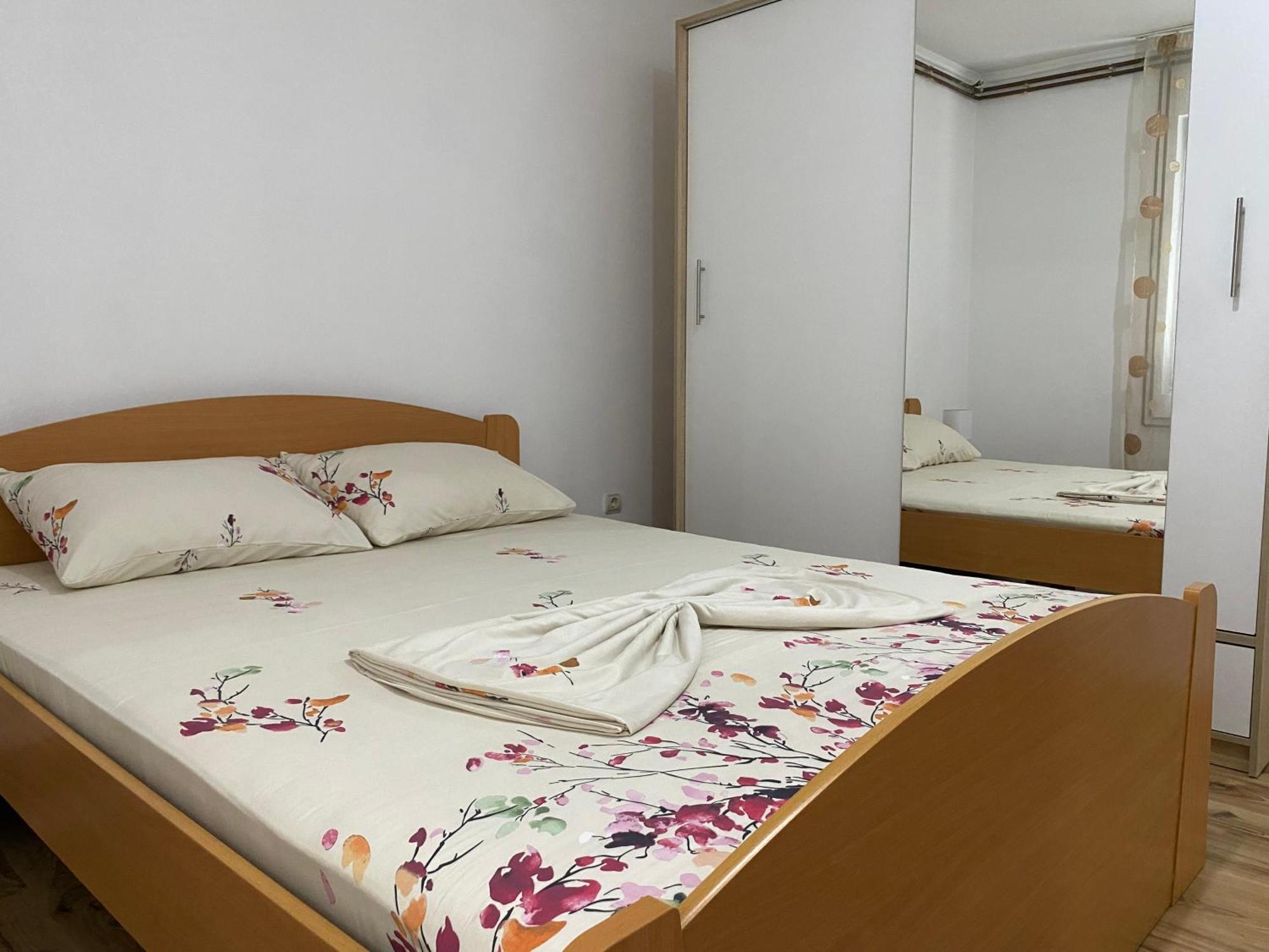 Apartmani Dora Leskovac Лесковац Екстер'єр фото